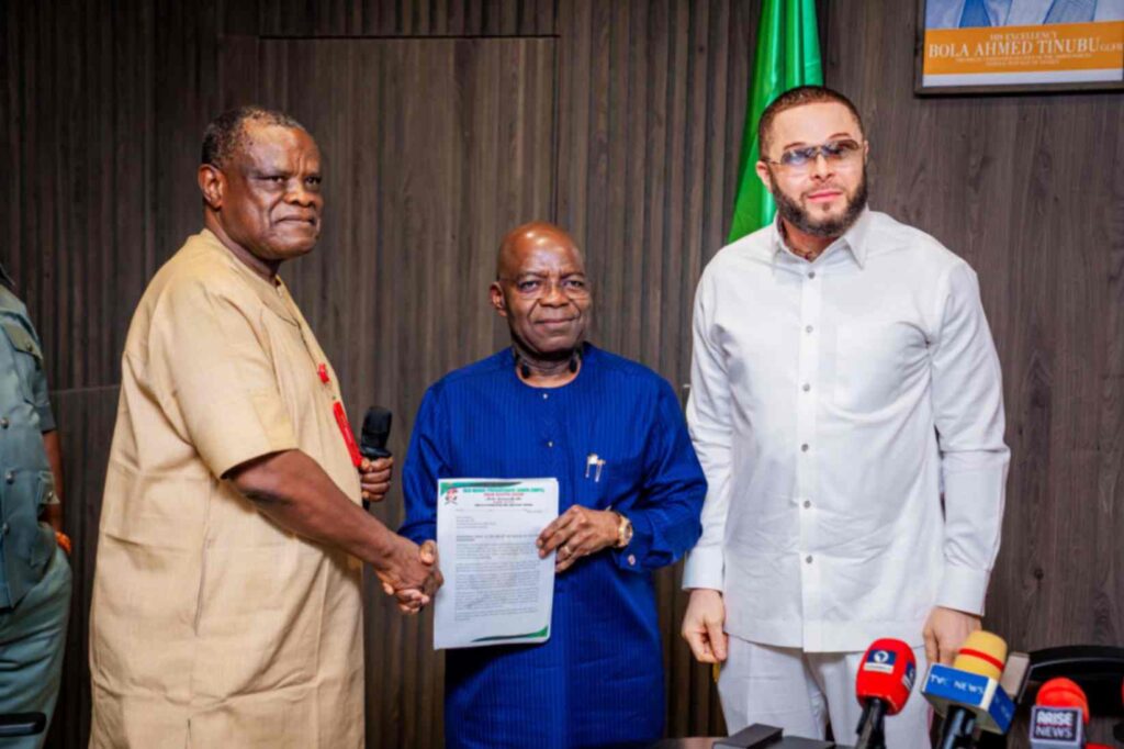 2nd Term: Alex Otti Receives Old Bende Elders, Vows to Continue with 'New Abia Project'