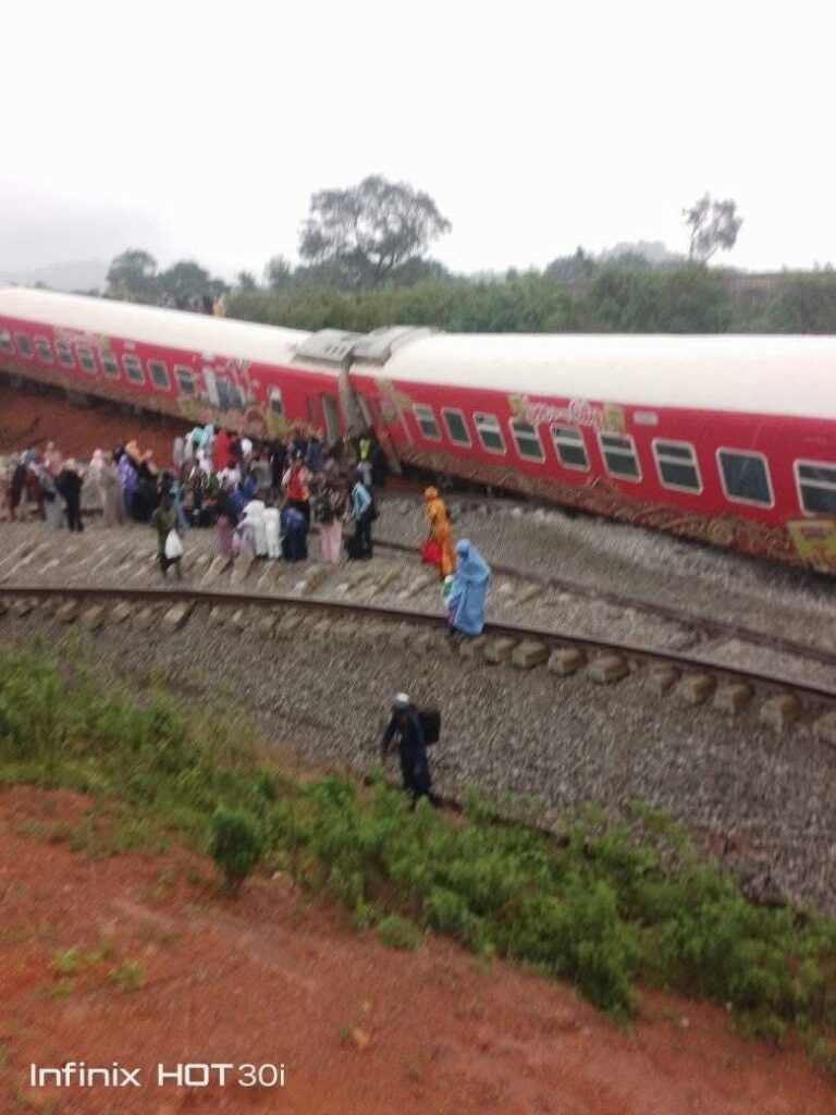 Many Injured as Abuja–Kaduna train derails with passengers onboard