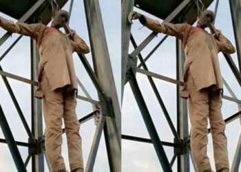 Villagers kill Kidnapper, hang his body on a Water Tank stand in Zamfara