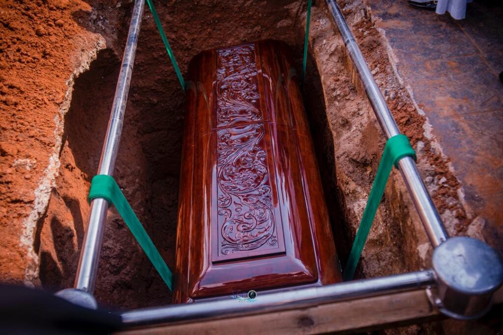 Otti Consoles DON Media Group CEO, Urges Family Not To Mourn Like Unbelievers At Mother’s Burial